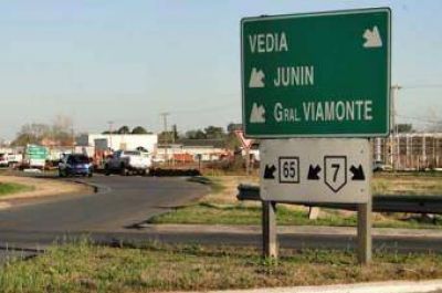 Los ruralistas protestan a la vera del cruce de las rutas 7 y 65