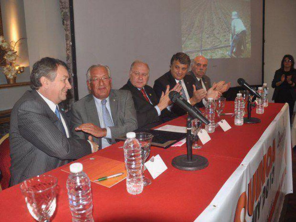 Firmaron acuerdos de desarrollo rural incluyente y sistemas de riego
