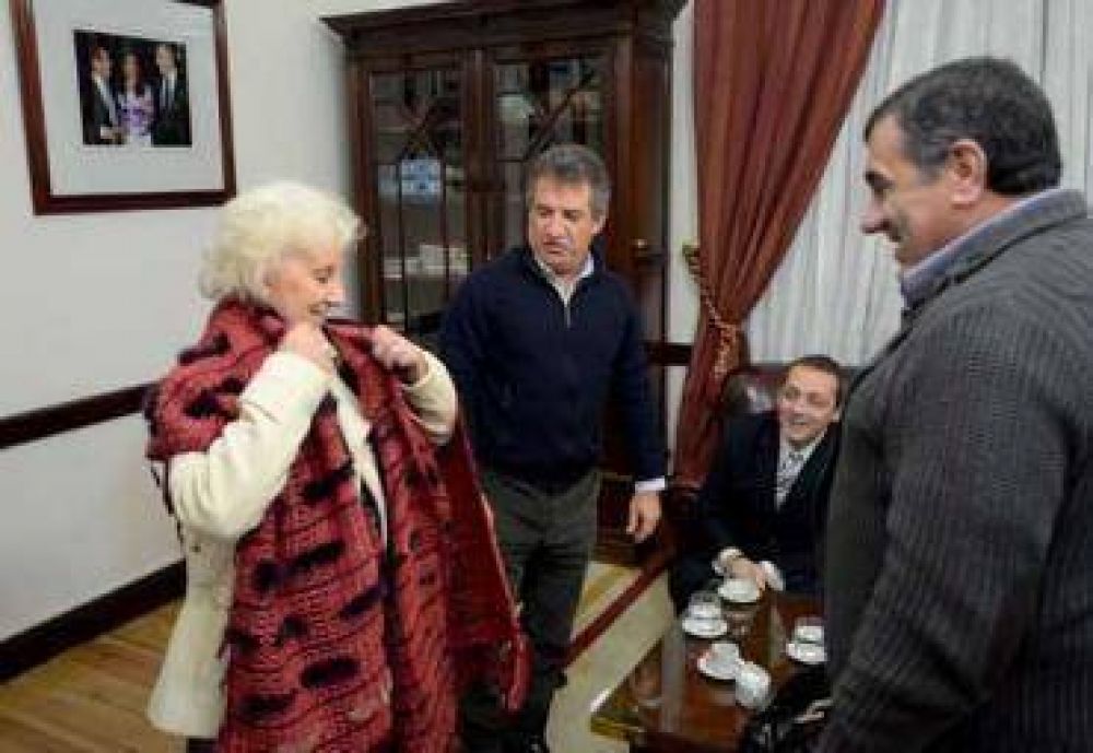 El gobernador Urribarri recibi� a Estela de Carlotto