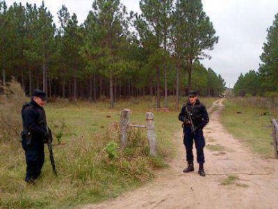 Ataron con alambre a una mujer y la golpearon frente a su nietos para robarle 