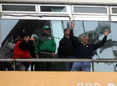 Viene en cami�n: Moyano quiere echar a Cantero