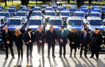 Scioli present� m�s m�viles policiales para prevenci�n