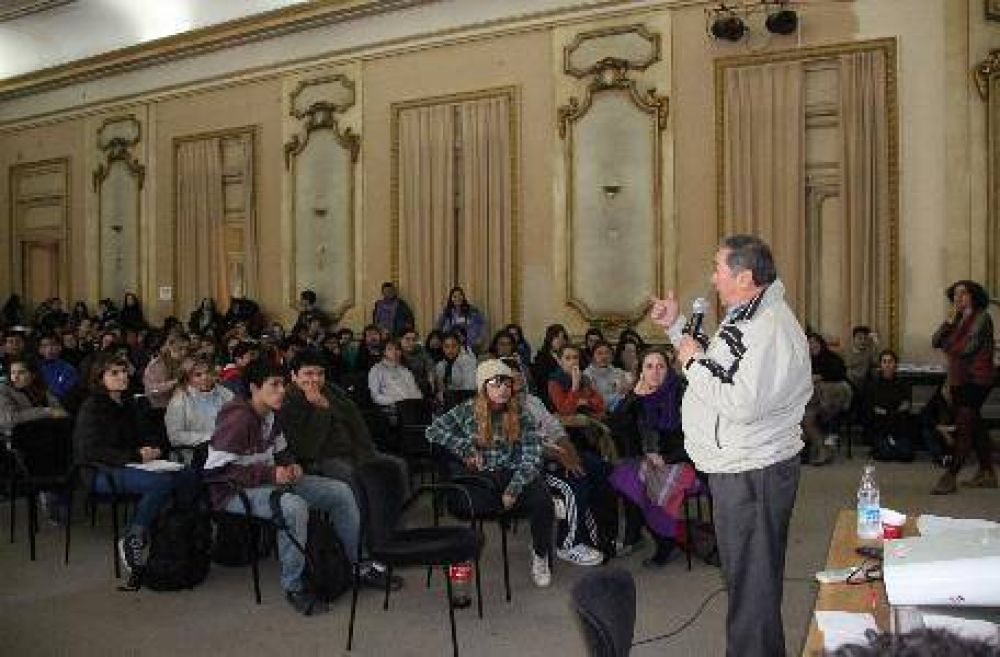 Arrancaron los encuentros del programa j�venes y memoria