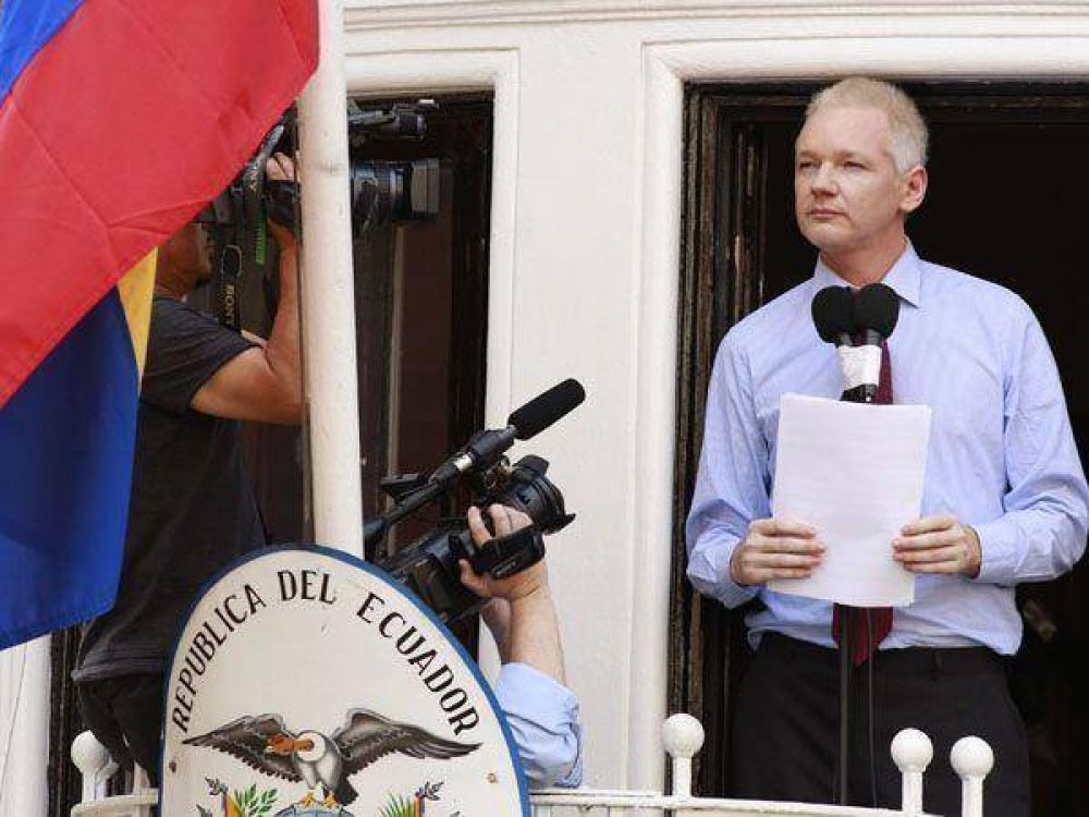 Assange cumple un a�o en la embajada de Ecuador en Londres