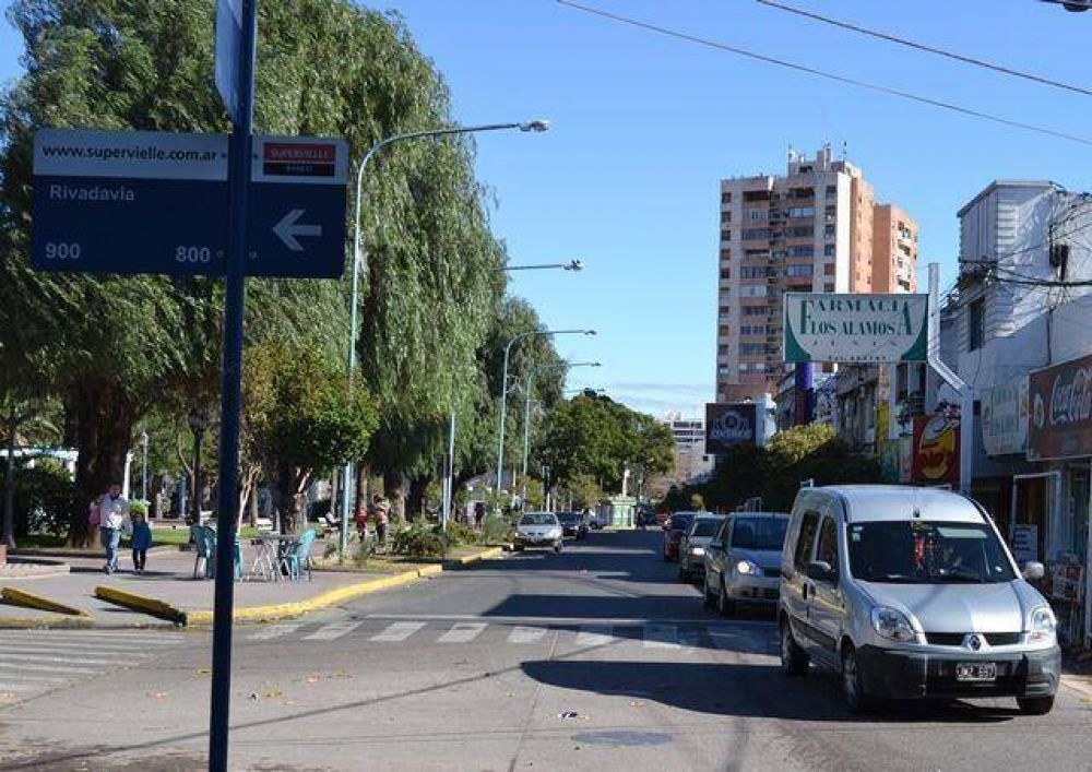 La Municipalidad propone que vuelva el estacionamiento alrededor de la plaza Pringles