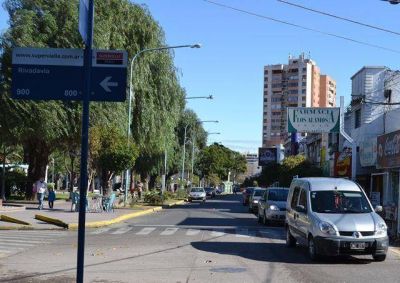 La Municipalidad propone que vuelva el estacionamiento alrededor de la plaza Pringles
