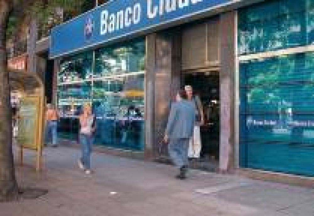 "Rabinos" y ladrones: se disfrazaron para asaltar un banco