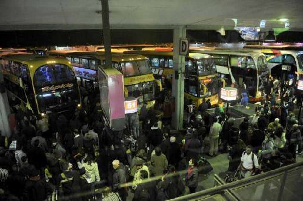 Intenso movimiento terrestre y a�reo por el �xodo tur�stico