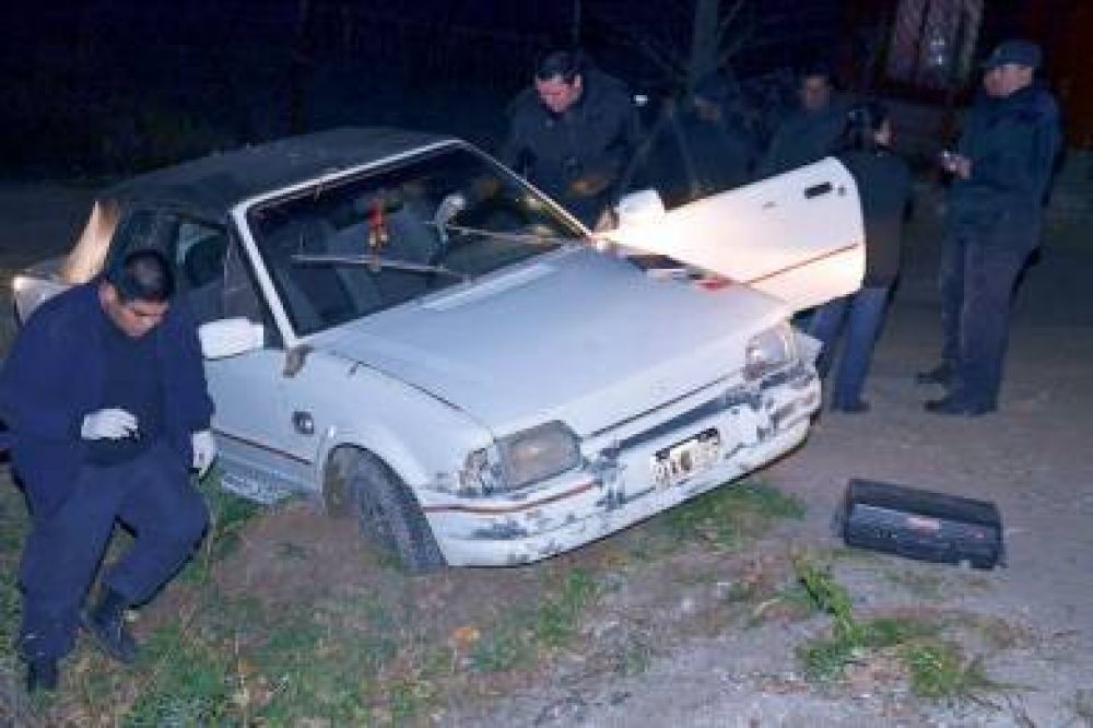 Roban casa del barrio Pueyrred�n y luego los atraparon cerca del cord�n forestal