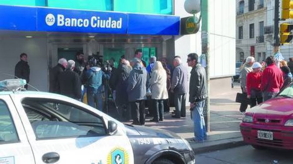 Golpe en Villa Urquiza: simulan ser rabinos y roban 15 cajas de seguridad en un banco