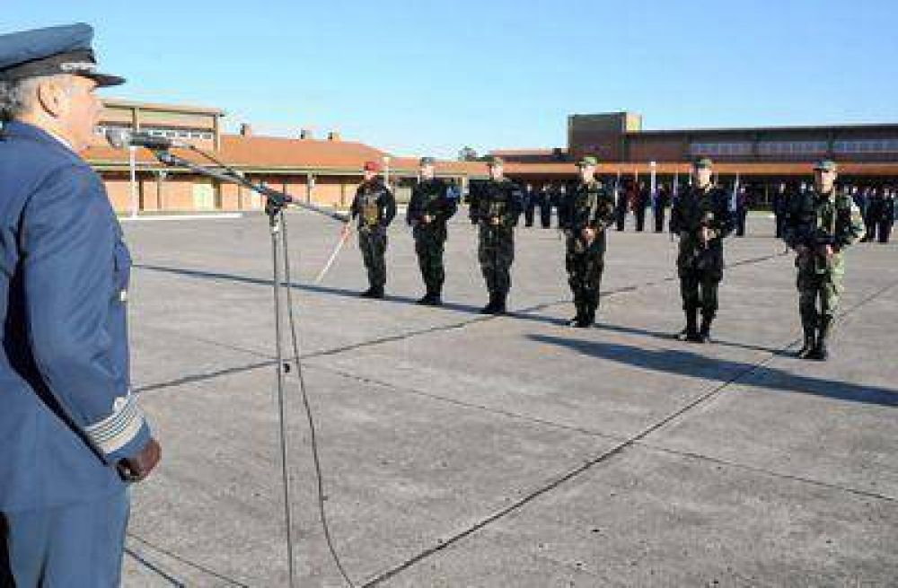 Prestaron juramento a la Bandera cinco soldados de la Fuerza A�rea