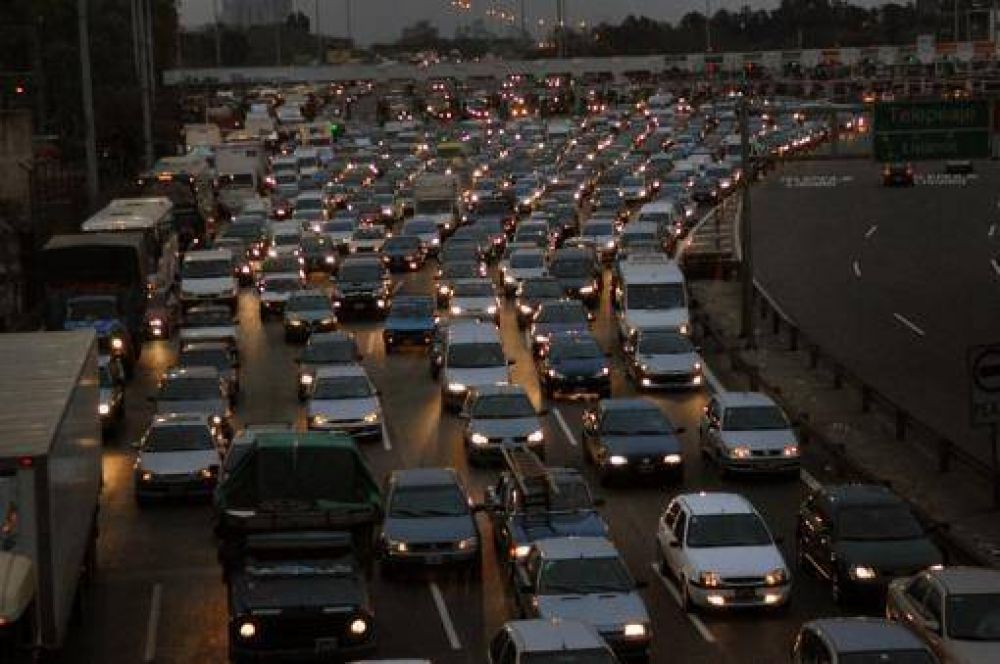 Unos 1.655 autom�viles circulaban por hora en la autov�a 2 rumbo a la costa
