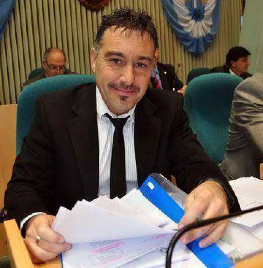 Alvarez critic� las �promesas� de Peralta