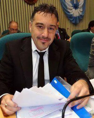 Alvarez critic� las �promesas� de Peralta