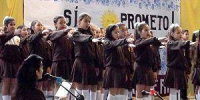 Insfr�n preside el acto evocativo a la bandera