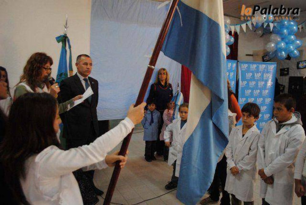 En el acto por el D�a de la Bandera, Garc�s realiz� anuncios para Bah�a San Blas