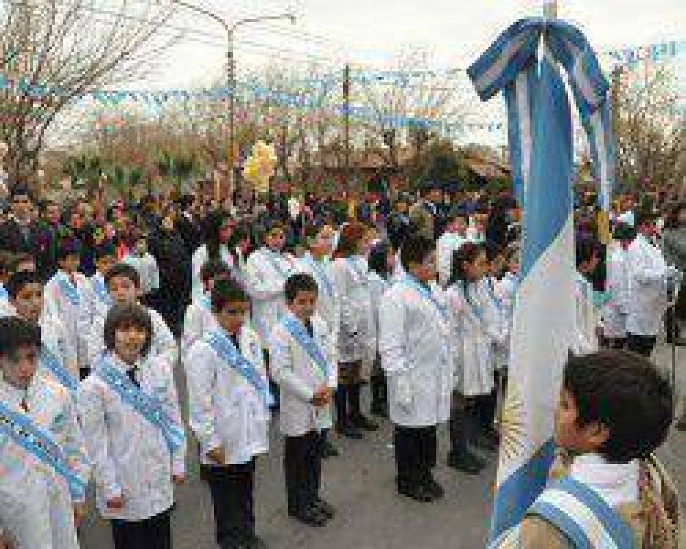 M�s de 500 alumnos juraron la bandera