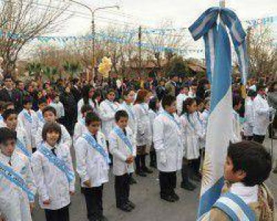 M�s de 500 alumnos juraron la bandera