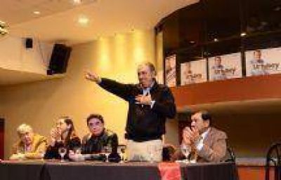 Rodolfo Urtubey: �Los trabajadores son el rostro humano del Estado"