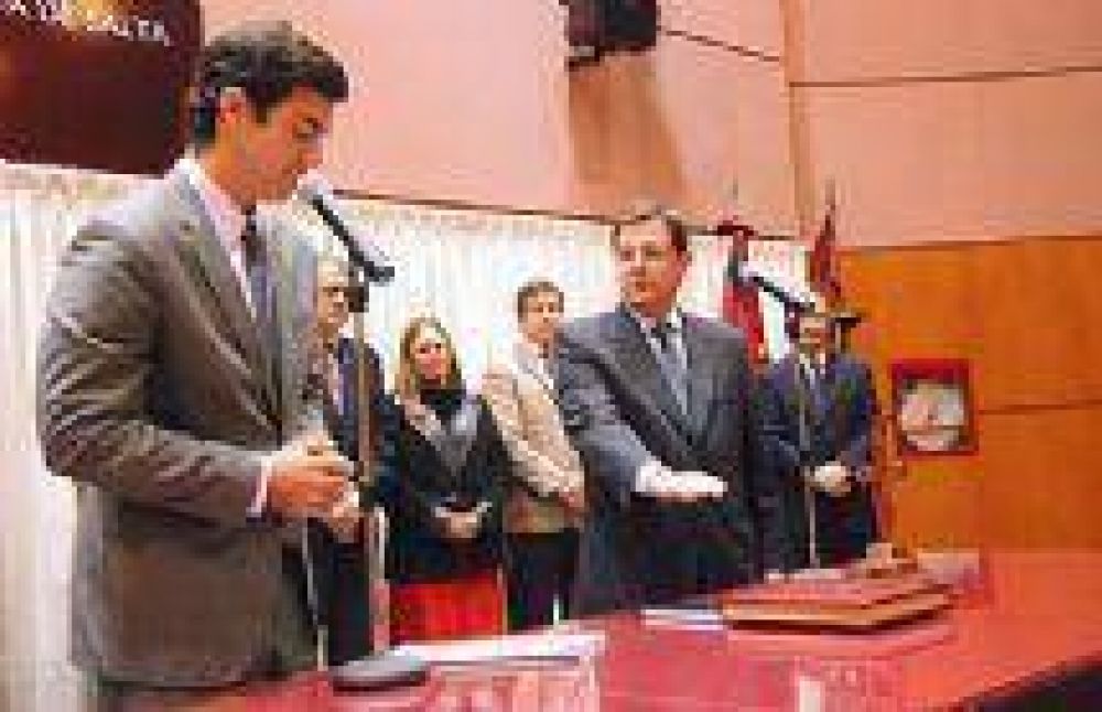 Urtubey puso en funciones a Sim�n Padr�s como nuevo Secretario General de la Gobernaci�n
