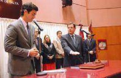 Urtubey puso en funciones a Sim�n Padr�s como nuevo Secretario General de la Gobernaci�n