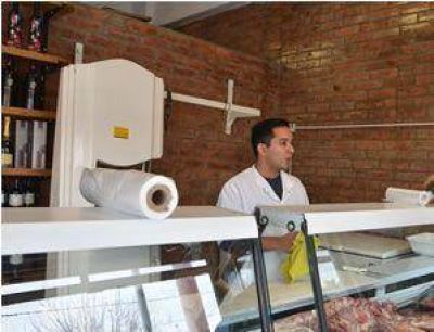  Asalt� a un cliente en una carnicer�a y escap� en rem�s	