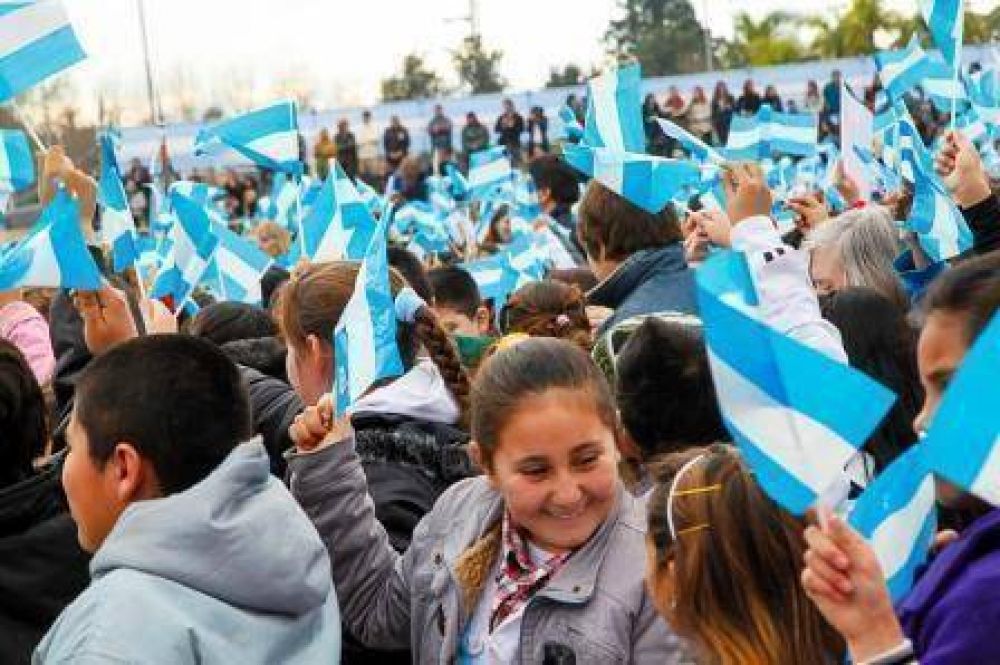 M�s de 6.000 alumnos de Tigre prometieron lealtad a la bandera 