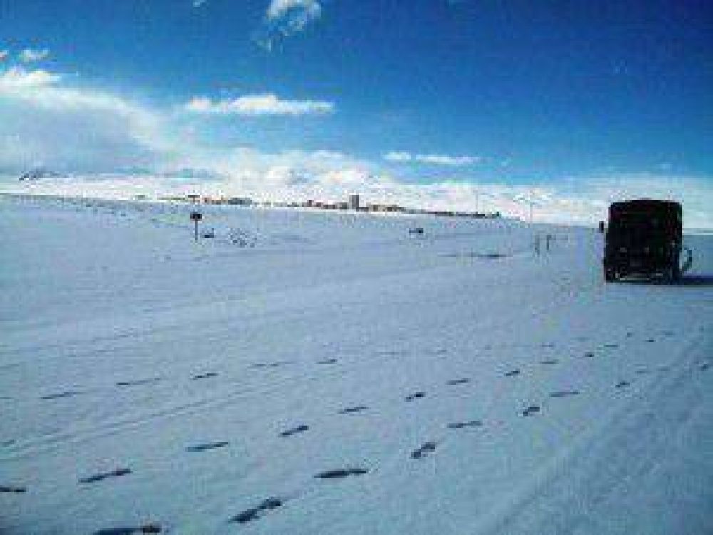 Contin�a cerrado el Paso de Jama por nevadas
