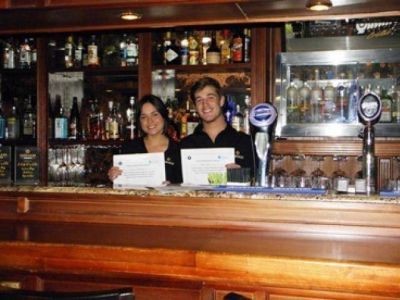 Cervecer�a Quilmes capacita a bartenders en los bares