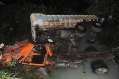 Un camionero muri� al caer a un arroyo