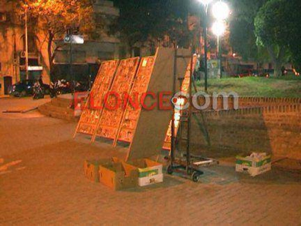 Vendedores ambulantes permanecer�n en Peatonal hasta que culminen obras en �Mercado de las Pulgas� 
