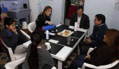 Vidal visit� beneficiarios del programa "Primera Casa BA"
