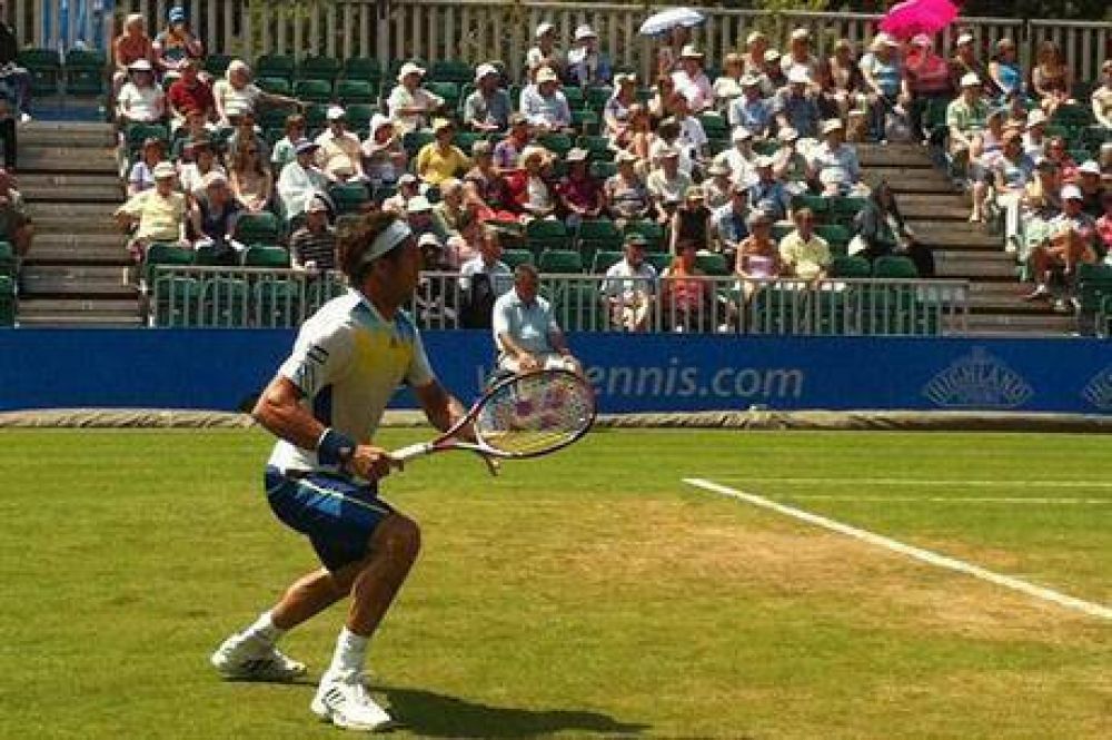 Juan Monaco y Carlos Berlocq, eliminados sobre c�sped