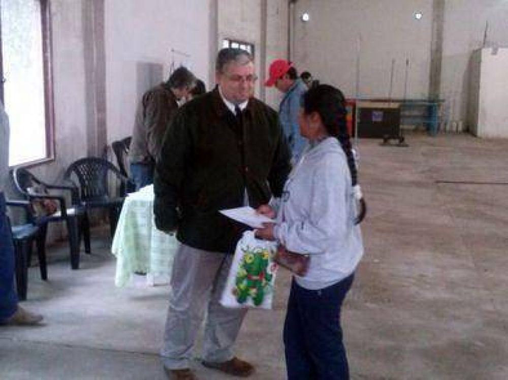 Entregaron c�dulas de tenencia de lotes