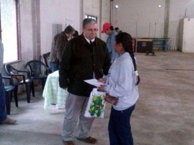 Entregaron c�dulas de tenencia de lotes