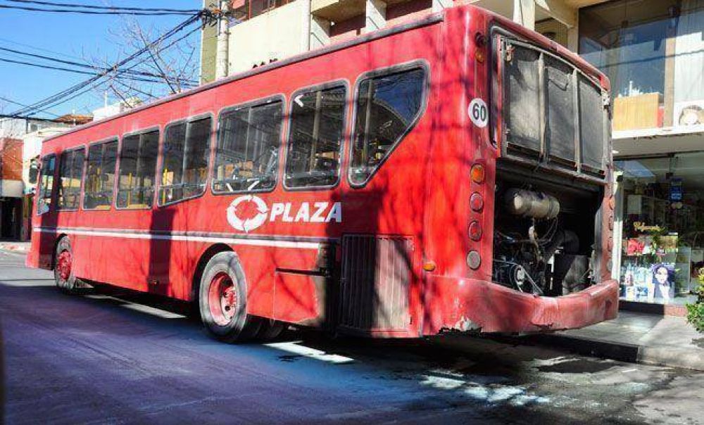 Otro micro de Plaza en llamas