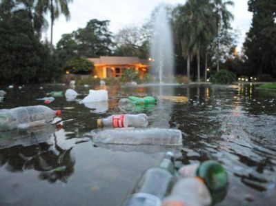Cinco polic�as heridos y pintadas en edificios, saldo de los festejos de Newell's