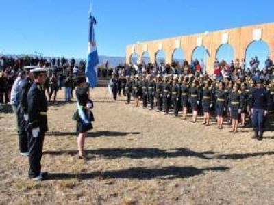 Toro Negro: alumnos de la zona y cadetes del Instituto de Seguridad homenajearon a la Bandera
