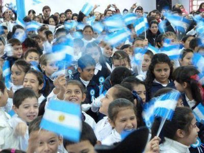 Se realiz� el acto oficial de Posadas por el D�a de la Bandera