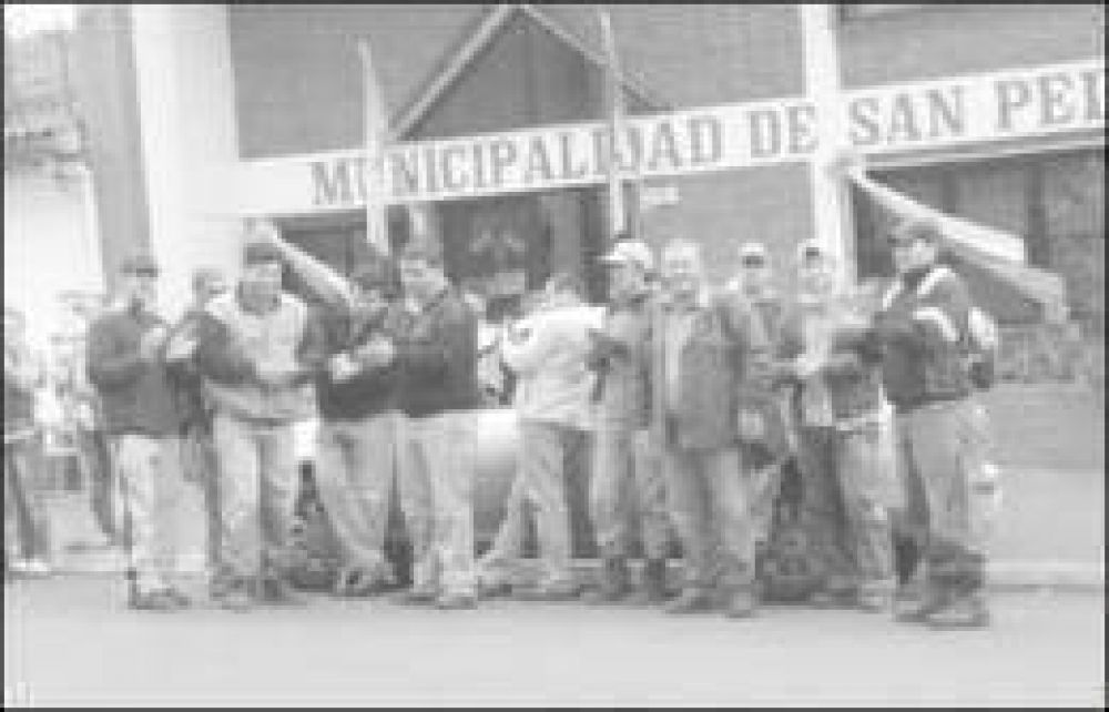 Municipales de San Pedro reclaman aumentos y no descartan endurecer la protesta