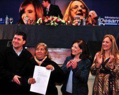 Naci�n entreg� a La Rioja m�s de mil pensiones y matr�culas de 39 cooperativas