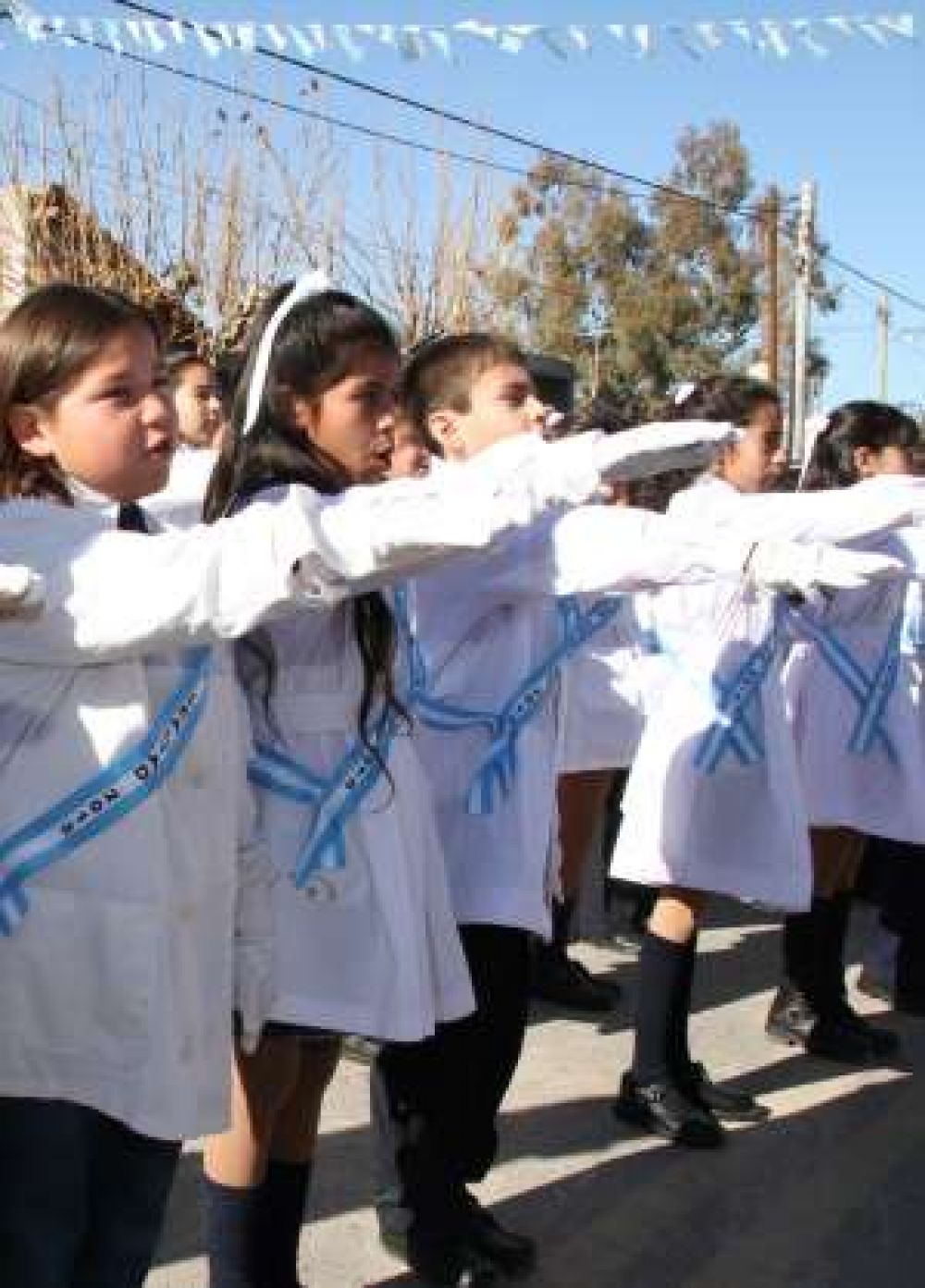 Bandera: alumnos, soldados y polic�as, juntos en la jura