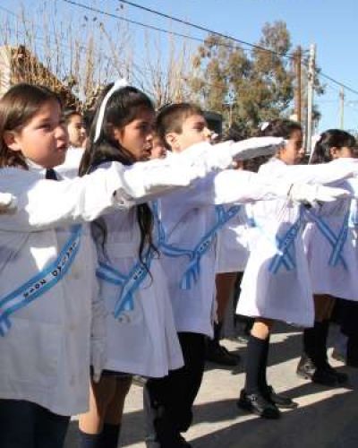 Bandera: alumnos, soldados y polic�as, juntos en la jura