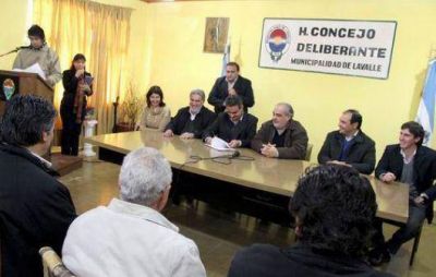 Ricardo piensa c�mo contentar a sus socios para las provinciales