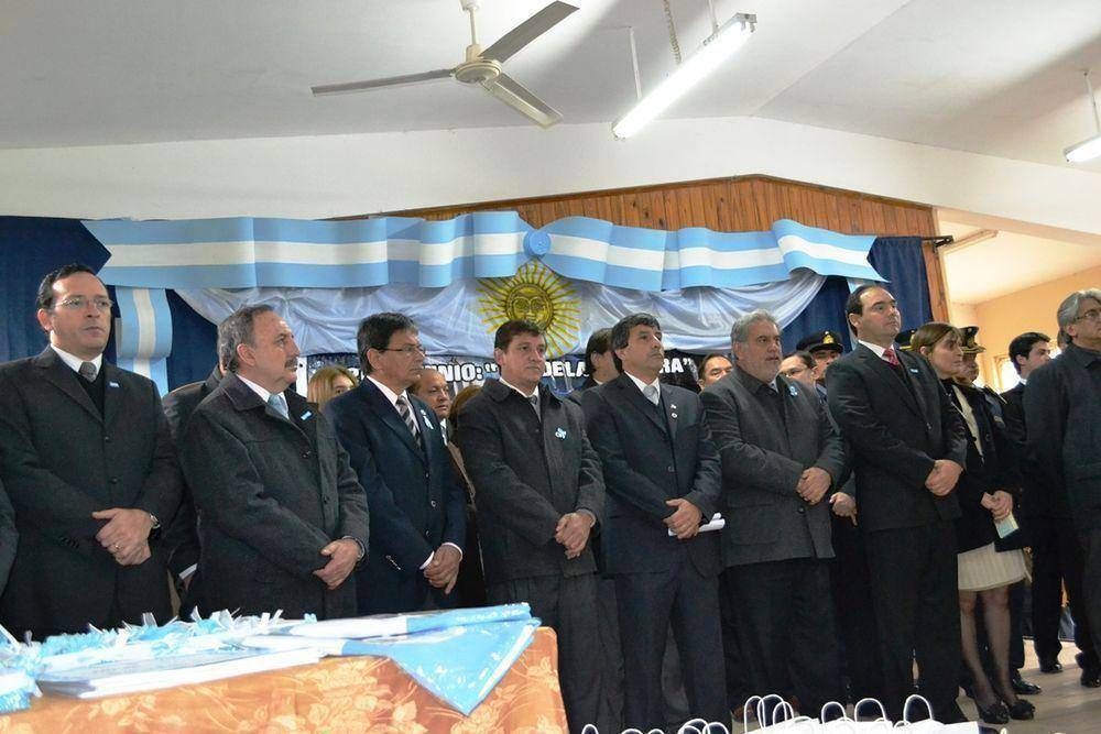 Vald�s y Macci� encabezaron el acto de jura a la Bandera en Empedrado