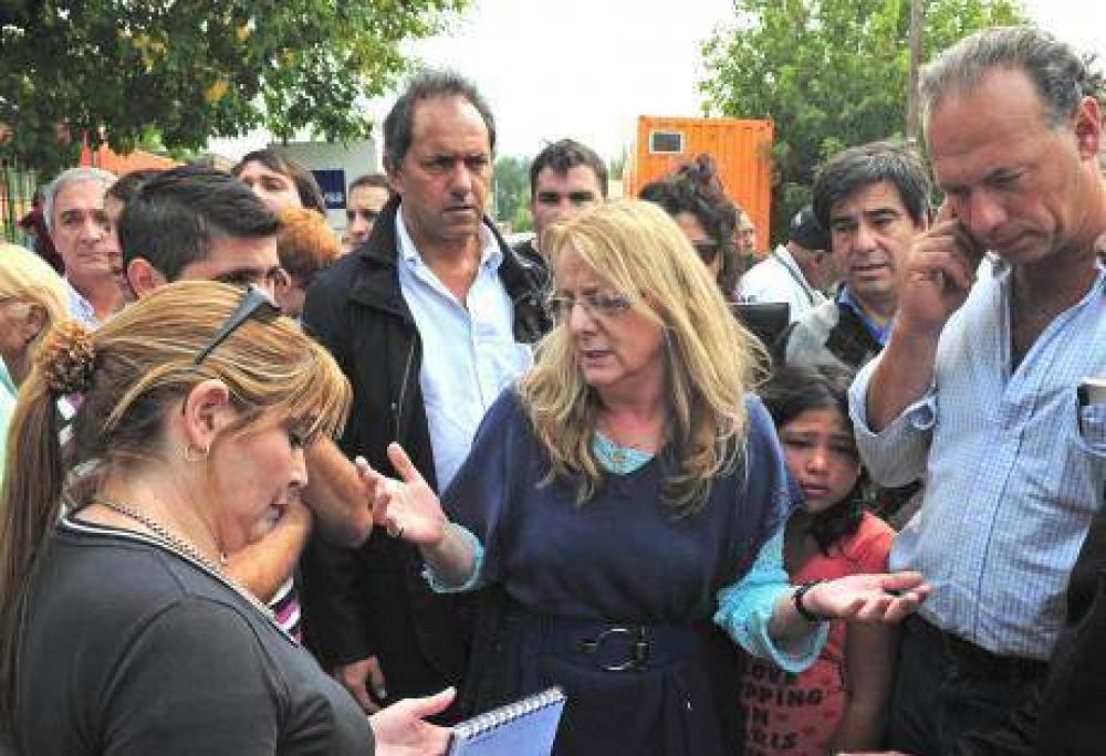 El kirchnerismo analiza llevar o no la K en la boleta y Scioli espera
