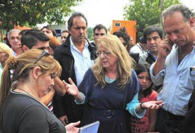El kirchnerismo analiza llevar o no la K en la boleta y Scioli espera