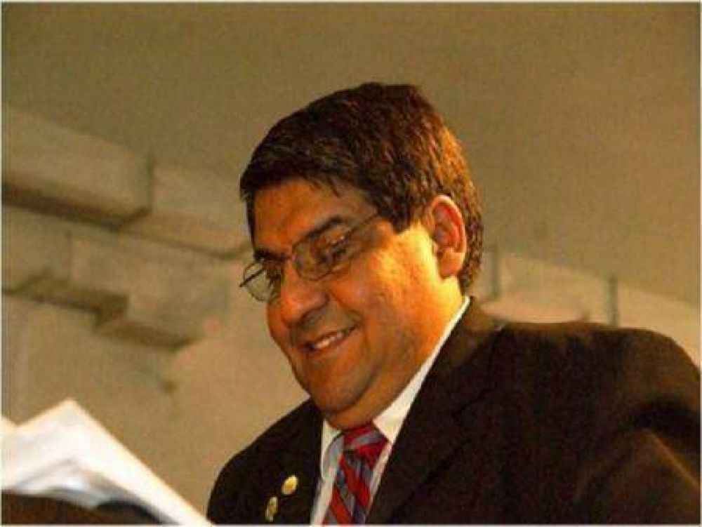 "No renunciar�a nunca a la participaci�n activa de una elecci�n�, advirti� Arcando