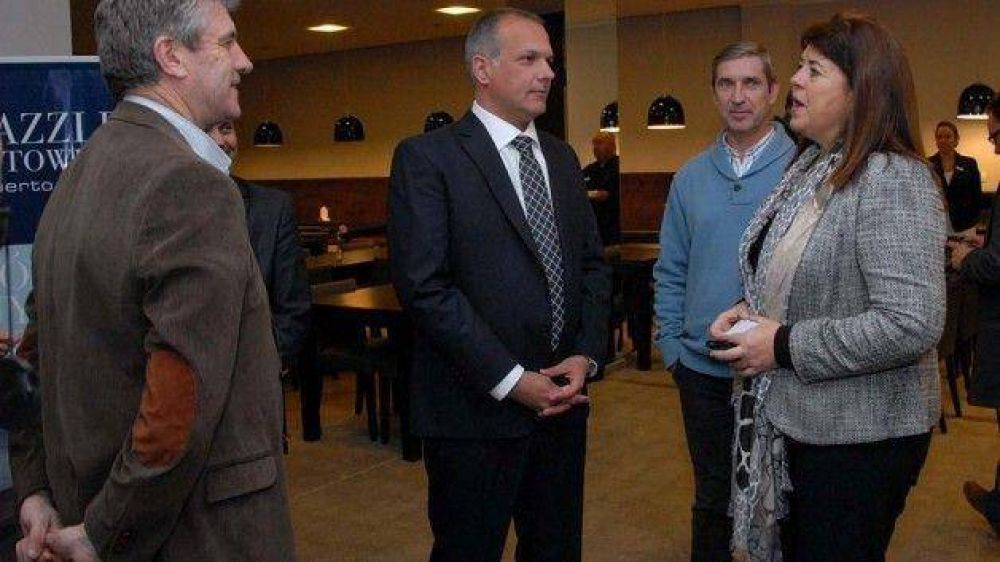 Buzzi convoc� a innovar en servicios al turismo durante la apertura de un nuevo hotel en Puerto Madryn