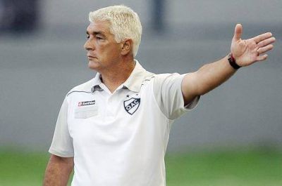 De Felippe: La semana pr�xima quedar� definida la continuidad o no del DT de Quilmes